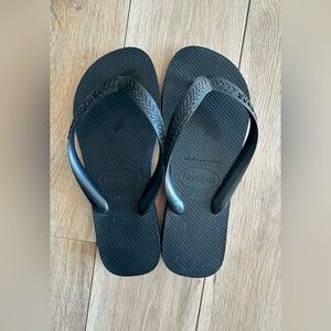 Havaianas Black Flip Flops, Women’s size 6 (37)